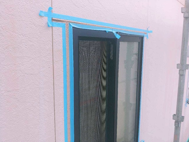 マスキングテープで養生